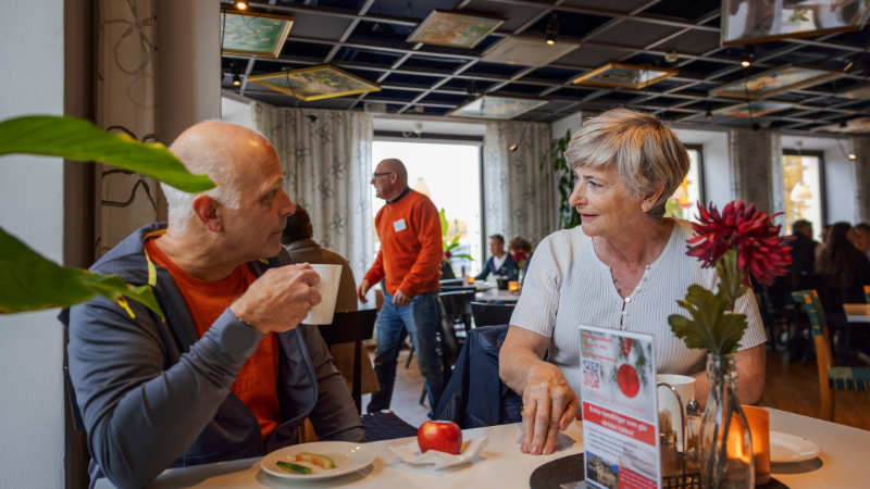Fikamingel med Mikael Bäsén och Karin Moberg. Foto: Bildbyrån.