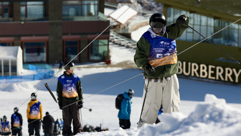 Henrik Harlaut under världscupen i Kina 2025. Foto: @fisparkandpipe. 