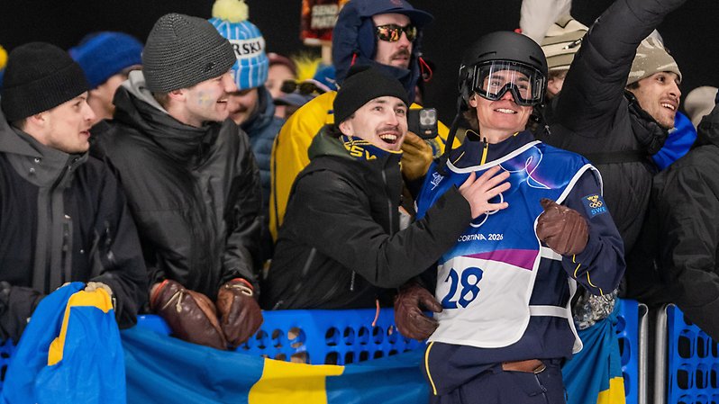 Martin Nordqvist blev överraskad av familj och vänner som tagit sig ner till Italien för att heja. Foto: Bildbyrån. 