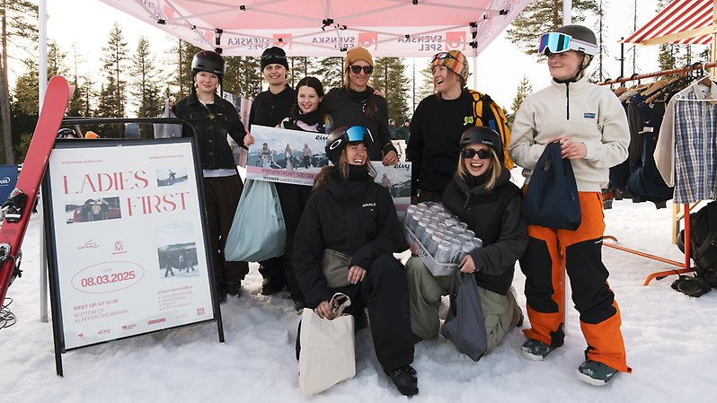 Fira internationella kvinnodagen i Kläppen Snowpark den 7 mars. Foto: Frida Berglund. 
