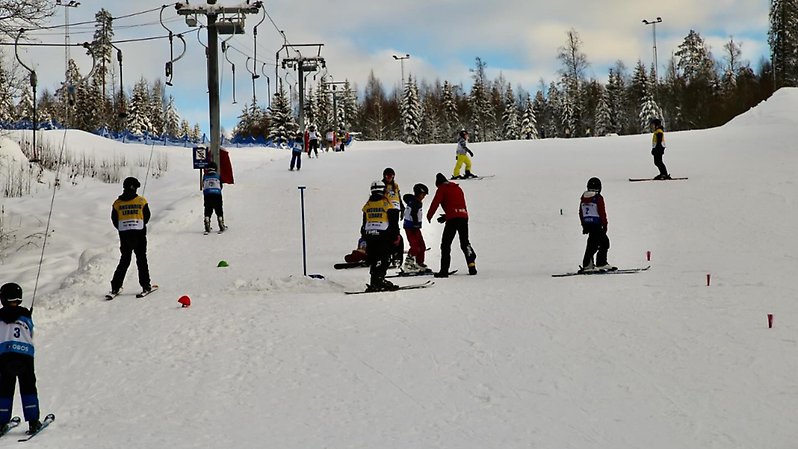 Alla på snö i Sidsjöbacken. Foto: Katarina Lövgren.